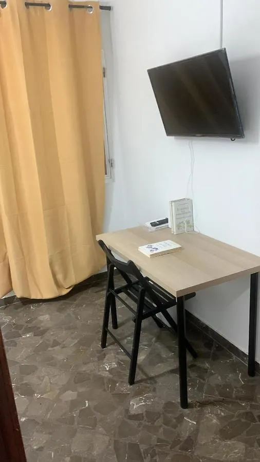 Fantastic Bedroom The Center City Pansiyon